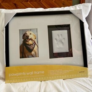 Pearhead Black and White Pawprints Frame